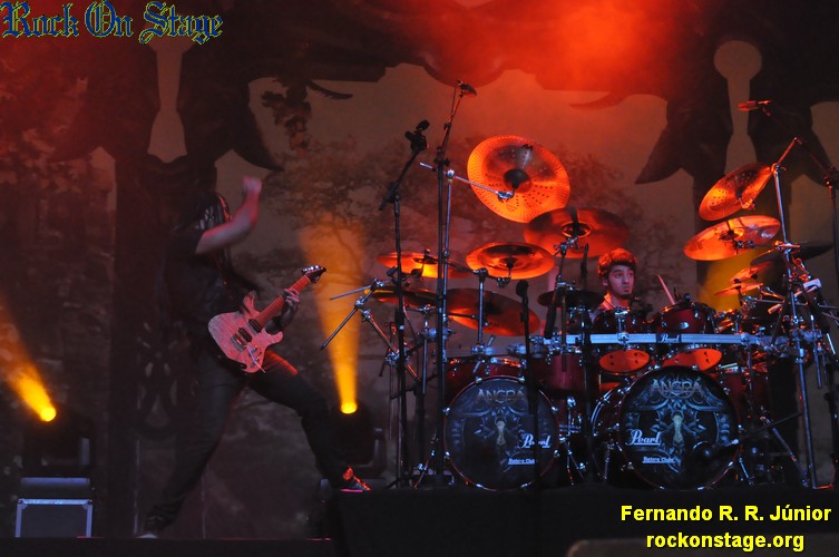 Rock On Stage Shows Internacionais Tank - Brazilian Assault Tour 2014 com  abertura do Selvageria, Fire Strike e Breakout no Fofinho Rock Bar em São  Paulo/SP